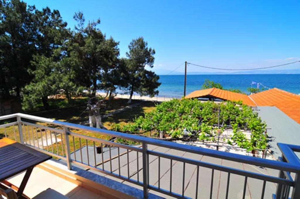 Sikoudis Gorgona Beach Skala Rachoni  Habitación foto